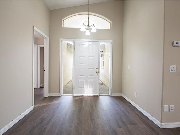 4th image of 2477 Oak Mill Dr