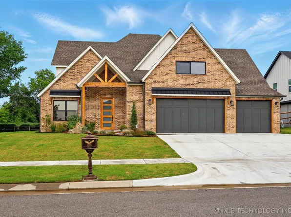 7211 N Hawthorne Ln, Owasso, OK 74055