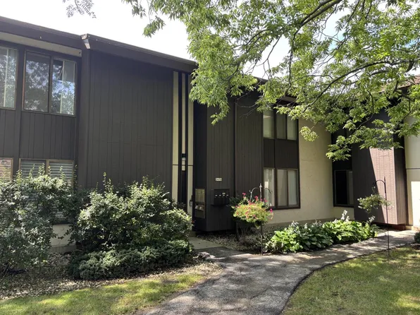 2450 W Good Hope ROAD #49, Glendale, WI 53209