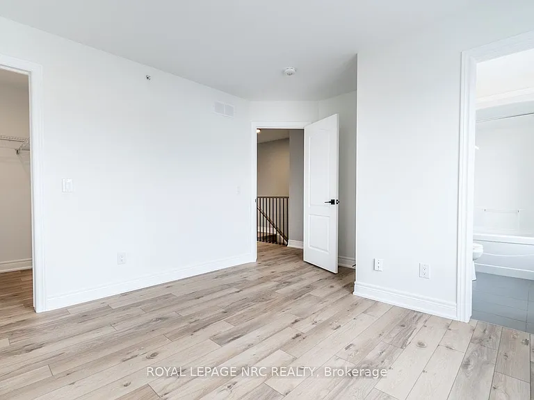 121A Moffatt St #21 — Photo 24