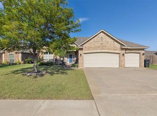 2913 Elmo Way, Moore, OK 73160