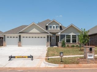 1717 NE 25th St, Moore, OK 73160