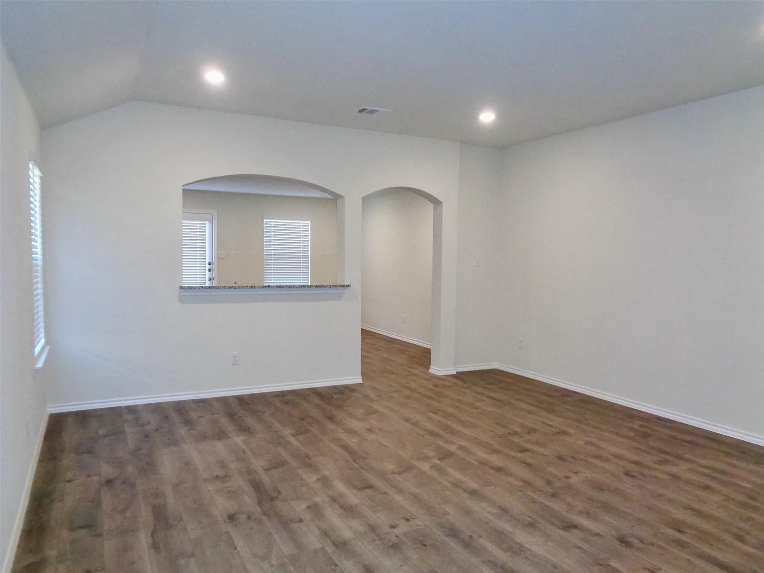 4 bed, 2.0 bath, 1650 sqft, $1,750 — Photo 2