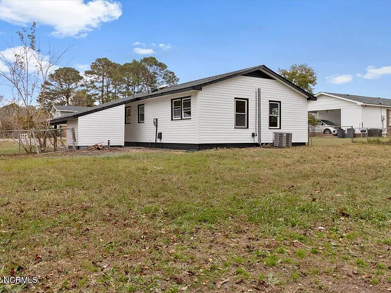 120 Erik Dr — Photo 16