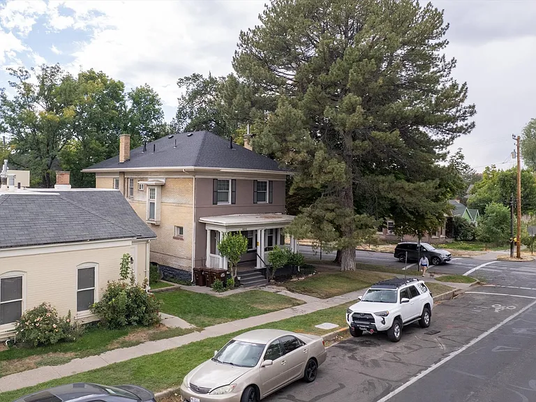 604 E 3rd Ave — Photo 18