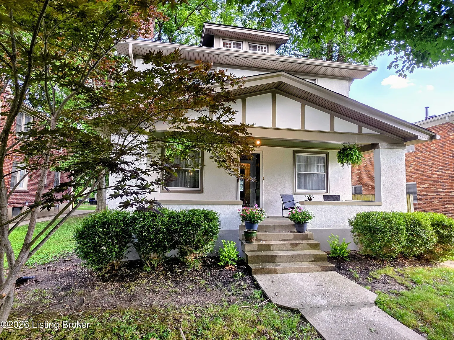 4 bed, 2.0 bath, 2000 sqft, $3,000 — Photo 1