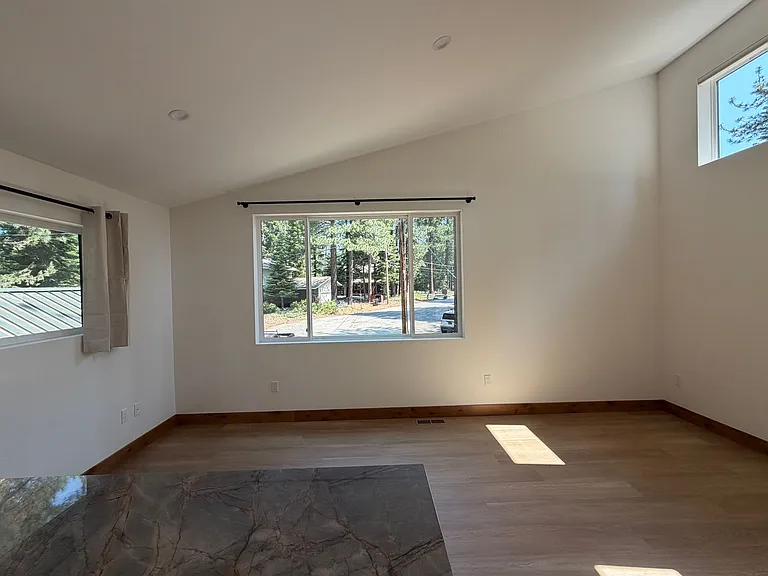 1486 Plumas Ct — Photo 7