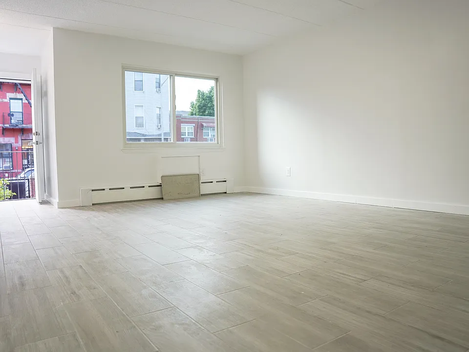 82 Bleecker St #1