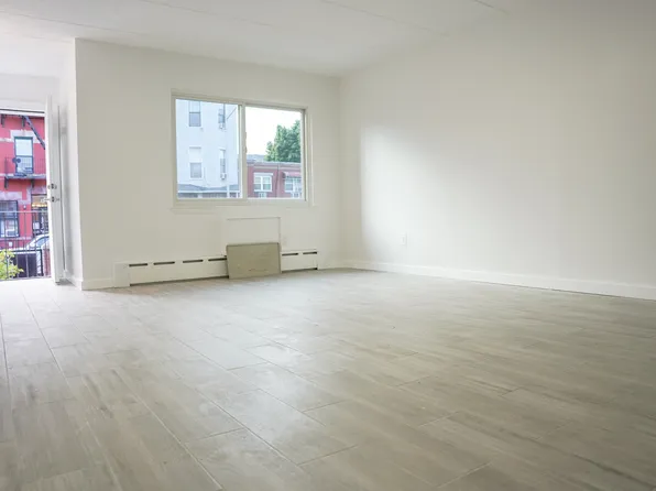 82 Bleecker St #1, Brooklyn, NY 11221