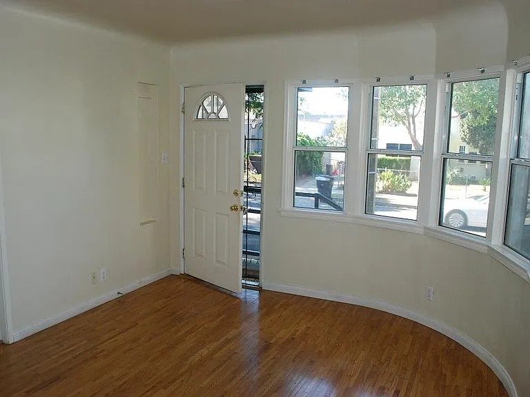 2107 Stewart St — Photo 3