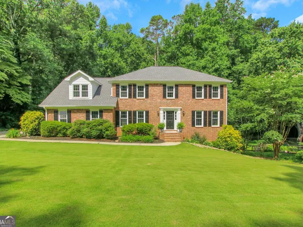 1135 Parkview Way, Lilburn, GA 30047