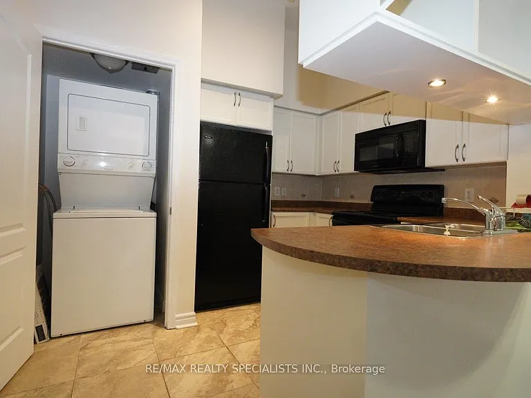 330 Princess Royal Dr #320 — Photo 10