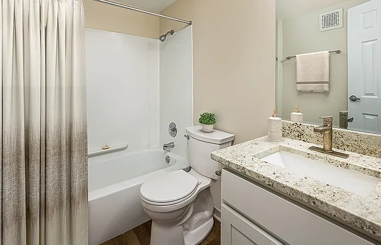 Prentiss Creek at Downers Grove Apartments — Photo 17