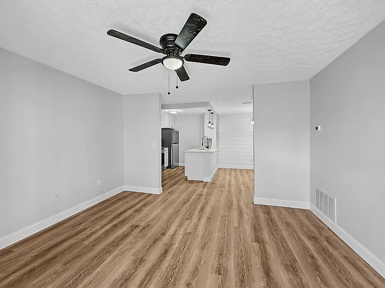Springview Apartments — Photo 19