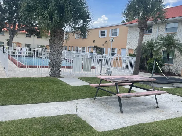 50 Needle Blvd APT 35, Merritt Island, FL 32953