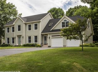 12 Mayflower Rd, Falmouth, ME 04105