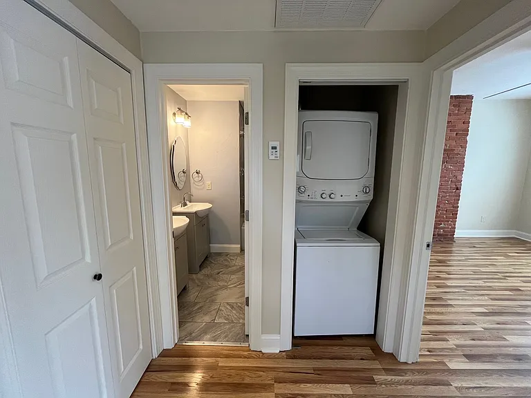 211 Amber St #2 — Photo 2