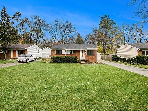3rd image of 3155 Creek Dr