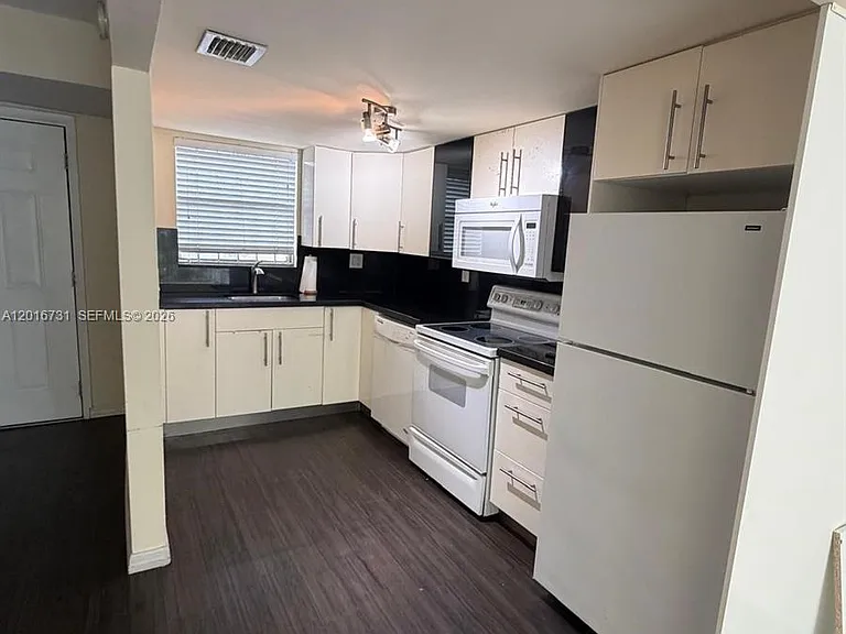 30 NW 87th Ave #C225 — Photo 8