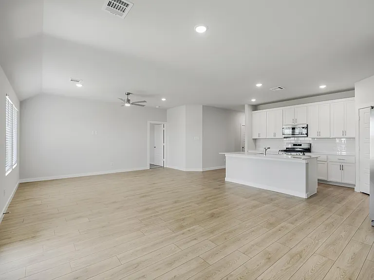 1136 Del Rio Dr — Photo 4