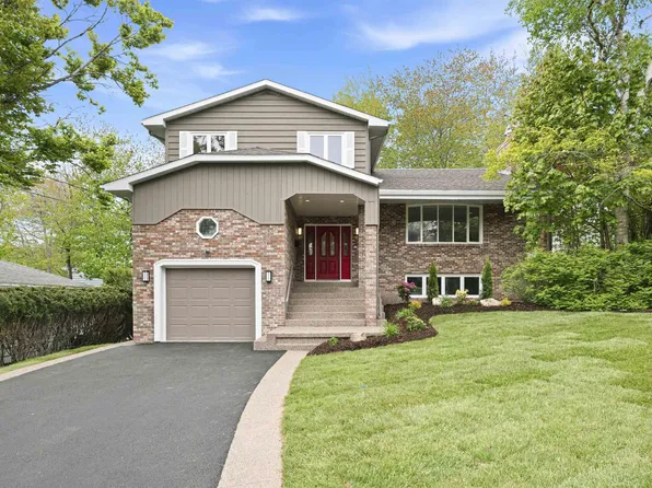 12 Broadholme Ln, Halifax, NS B3M 3B7