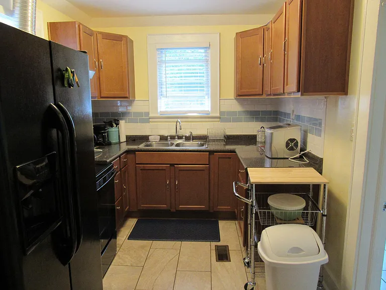 705 W Markham Ave #B — Photo 7