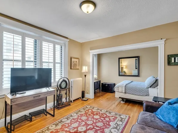 11 Park Dr APT 12A, Boston, MA 02215