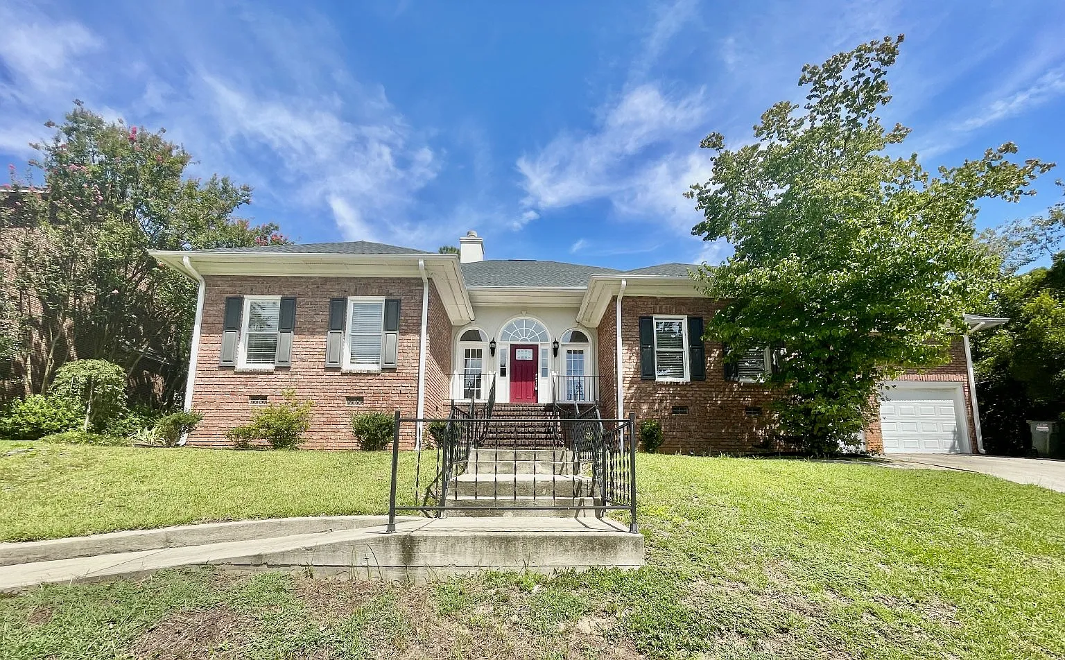 4 bed, 2.5 bath, 2807 sqft, $2,195 — Photo 2