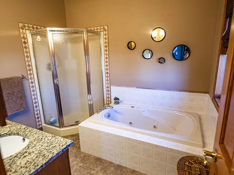 616 Swan Ct — Photo 3