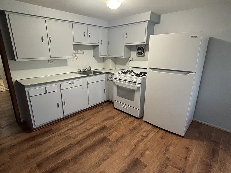 760 Washington Ave #A3 — Photo 2