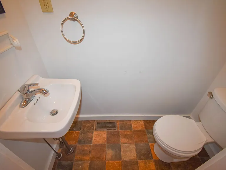 3 Fairview St — Photo 16