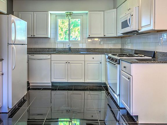 3rd image of 8830 Cochise Dr