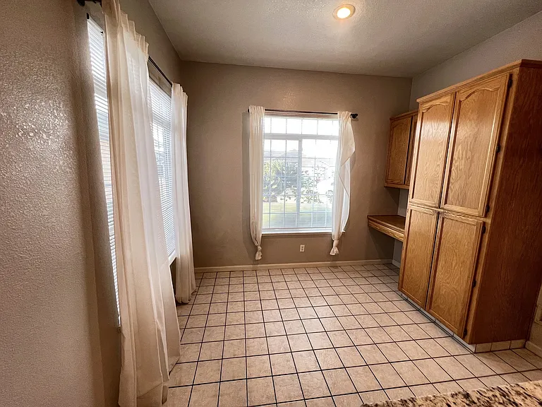 1850 Exeter Dr — Photo 6