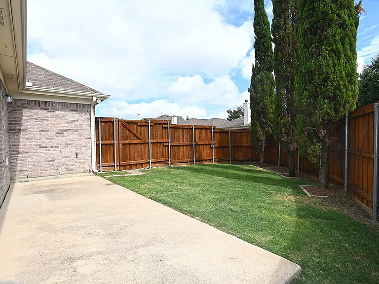 1073 Red Hawk Dr — Photo 24