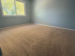 6805 Hillandale Rd #1, Davenport, IA 52806