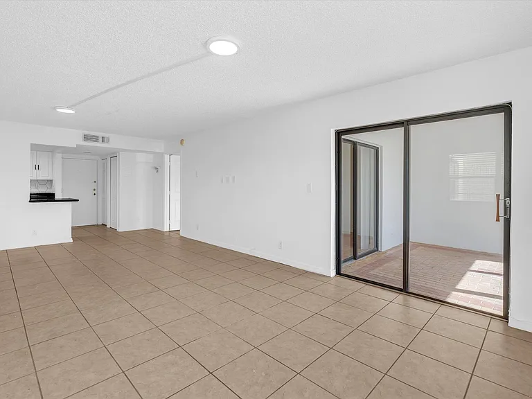 220 Lakeview Dr #210 — Photo 19