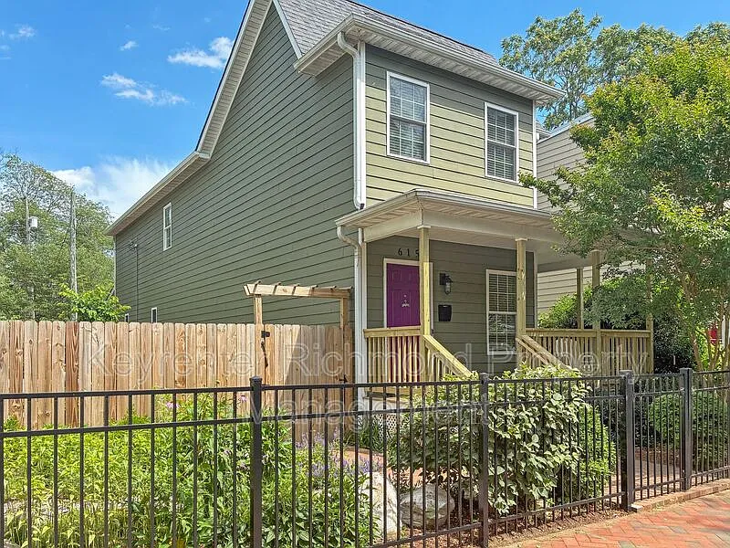 Building Photo - 615 S Laurel St
