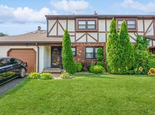 5 Exeter Ct, Sayreville, NJ 08872