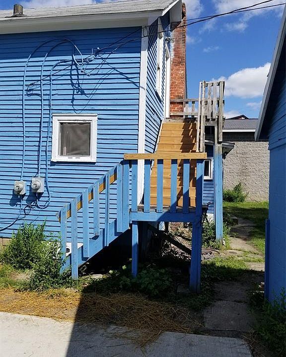 1st image of 220 N Lincoln St #2