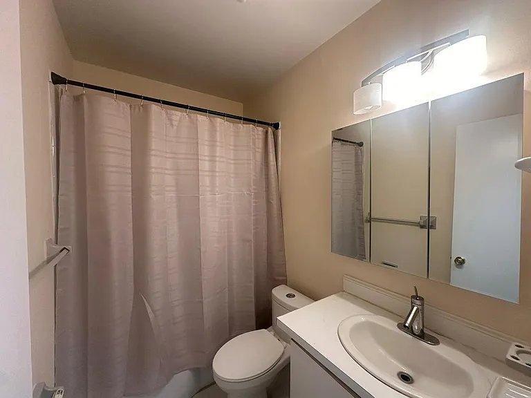 2170 NE 51st Ct #B25 — Photo 9