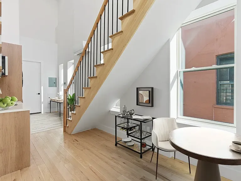 376 Montgomery St #PHC — Photo 2