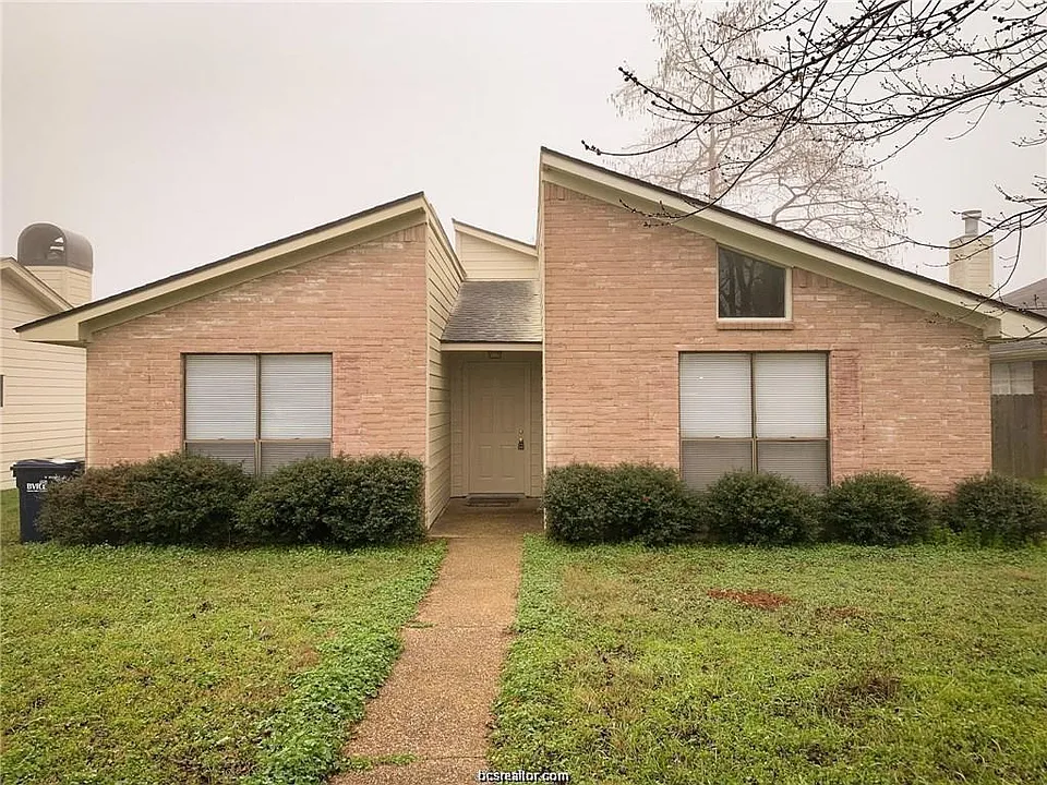 814 Camellia Ct
