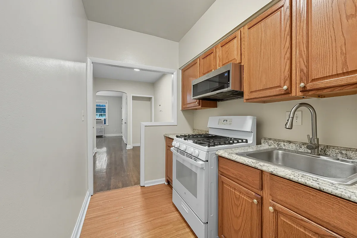 Building Photo - 117 19th St NE #4