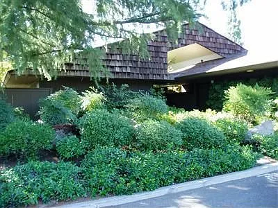 5069 N Van Ness Blvd photo 1