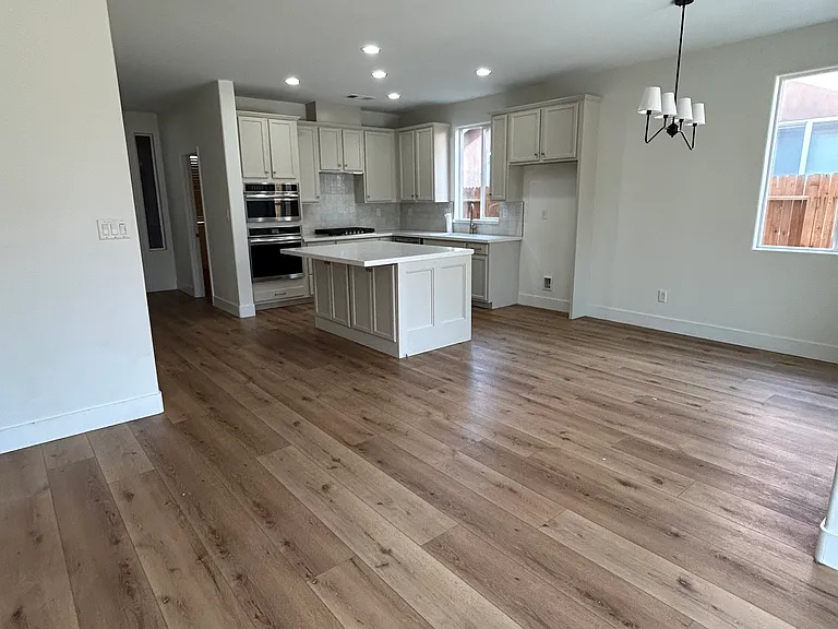 9012 Butterfly Rose Ave — Photo 2