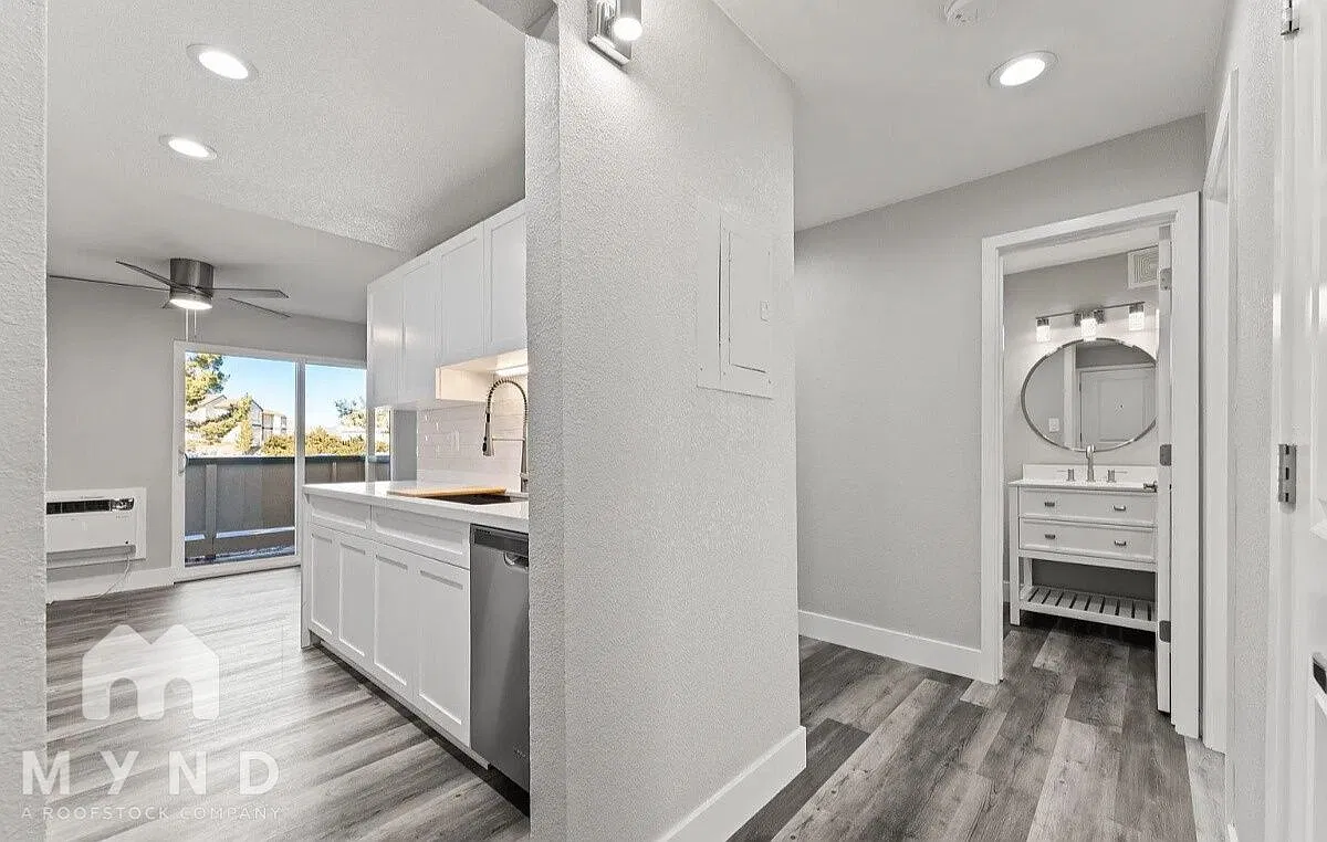2 bed, 1.0 bath, 963 sqft, $1,510 — Photo 2