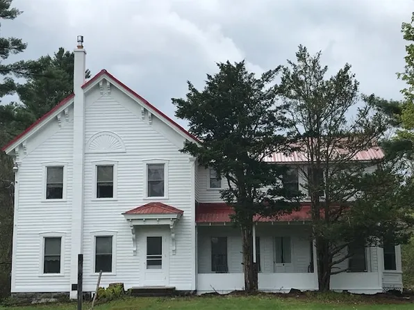 8 Hayesburg Rd, Brant Lake, NY 12815