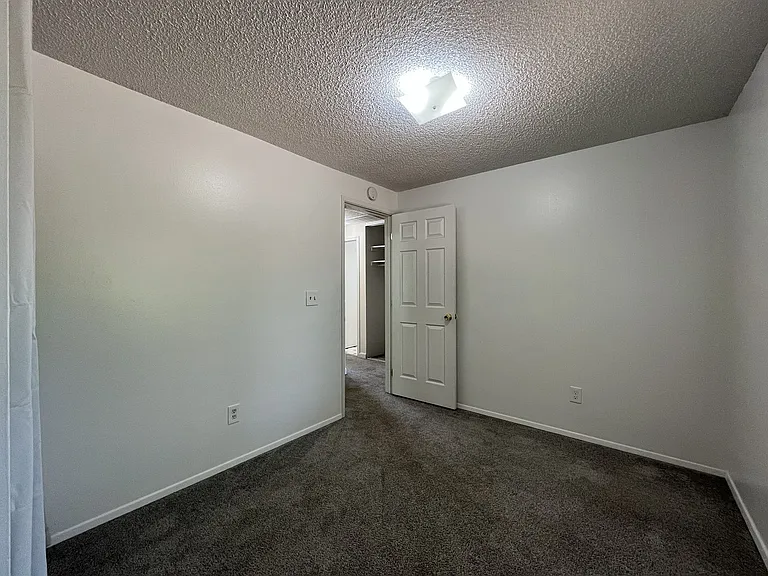 687 SE Barnes Ave — Photo 34