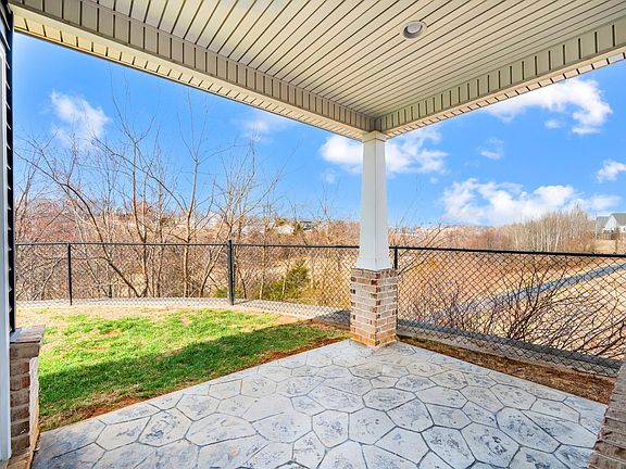 3rd image of 207 Capstone Dr