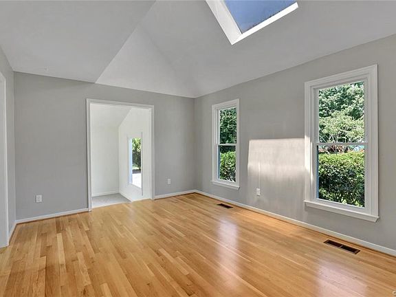 3rd image of 3613 Mineola Dr